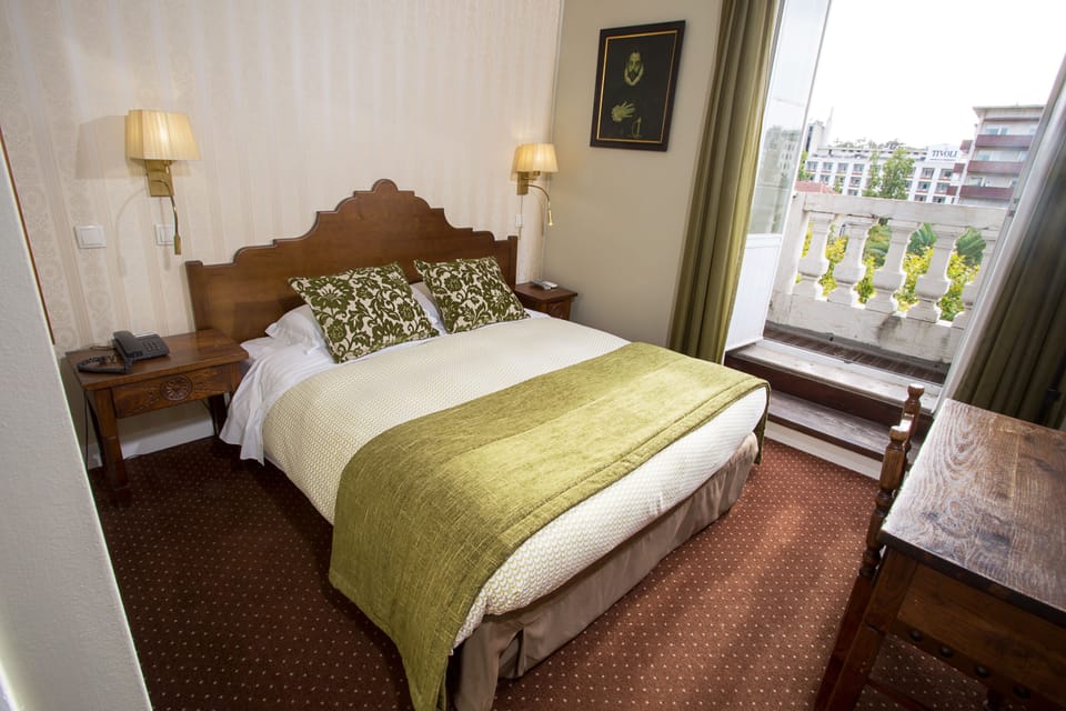Standard Double or Twin Room (View on Av. Liberdade) | Desk, free WiFi, bed sheets