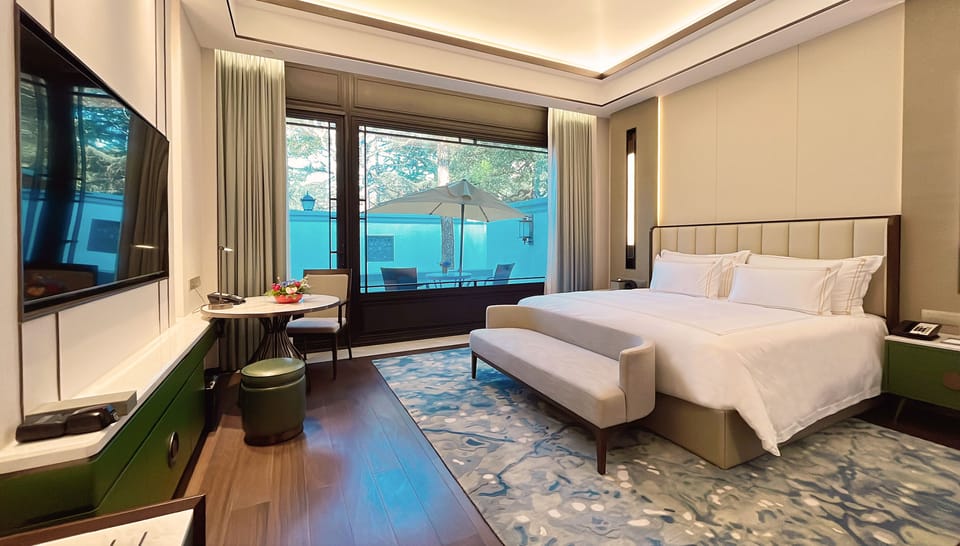 Courtyard King | Premium bedding, Select Comfort beds, minibar, in-room safe