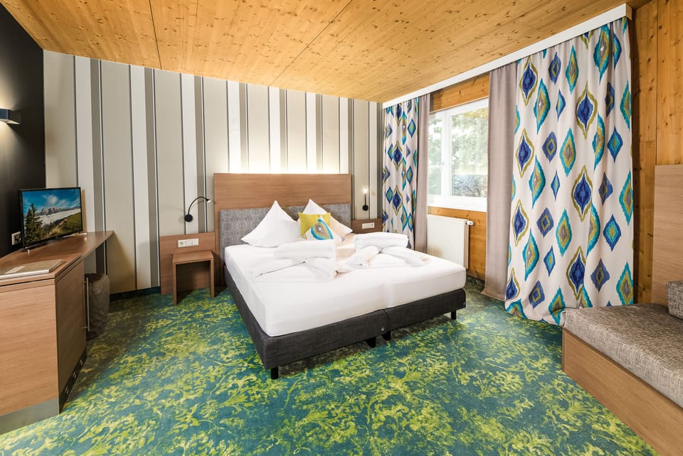 Superior Double Room, 1 King Bed | Hypo-allergenic bedding available, minibar, in-room safe, soundproofing