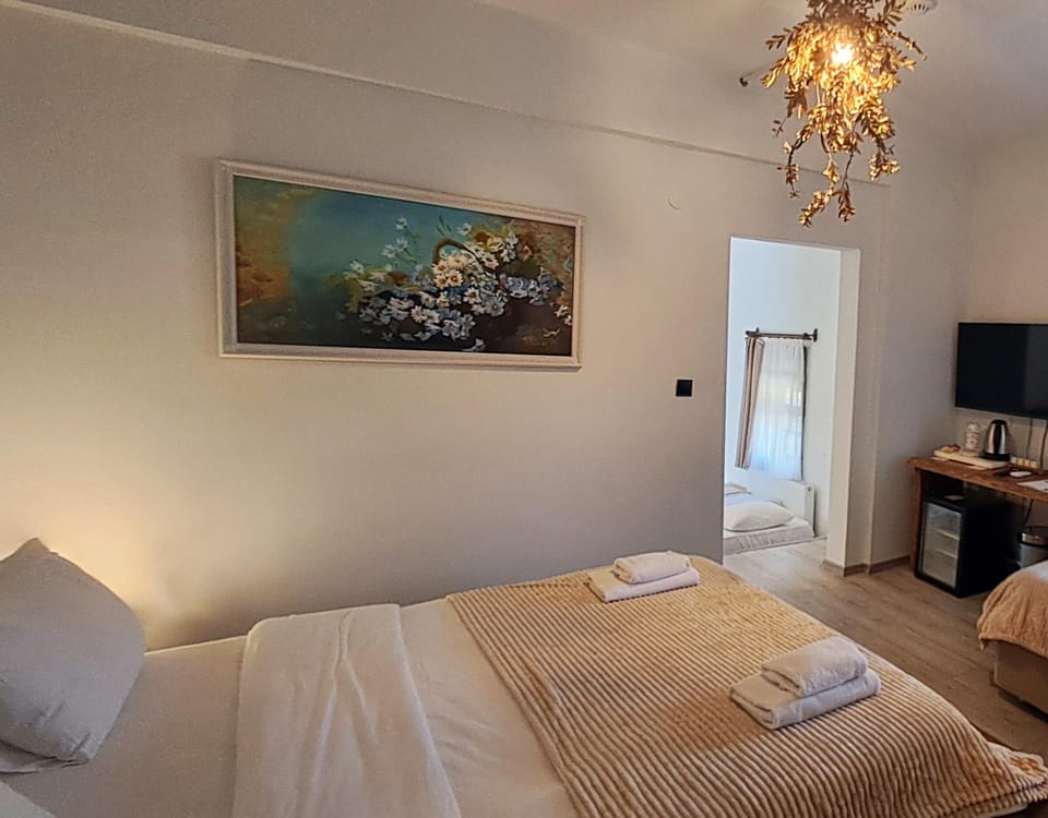 Family Room | Minibar, desk, blackout drapes, soundproofing