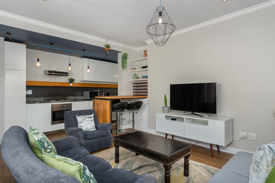 Executive Apartment | Living area | 55-inch flat-screen TV with cable channels, TV, Netflix