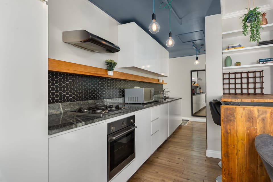 Executive Apartment | Private kitchen | Fridge, microwave, oven, stovetop