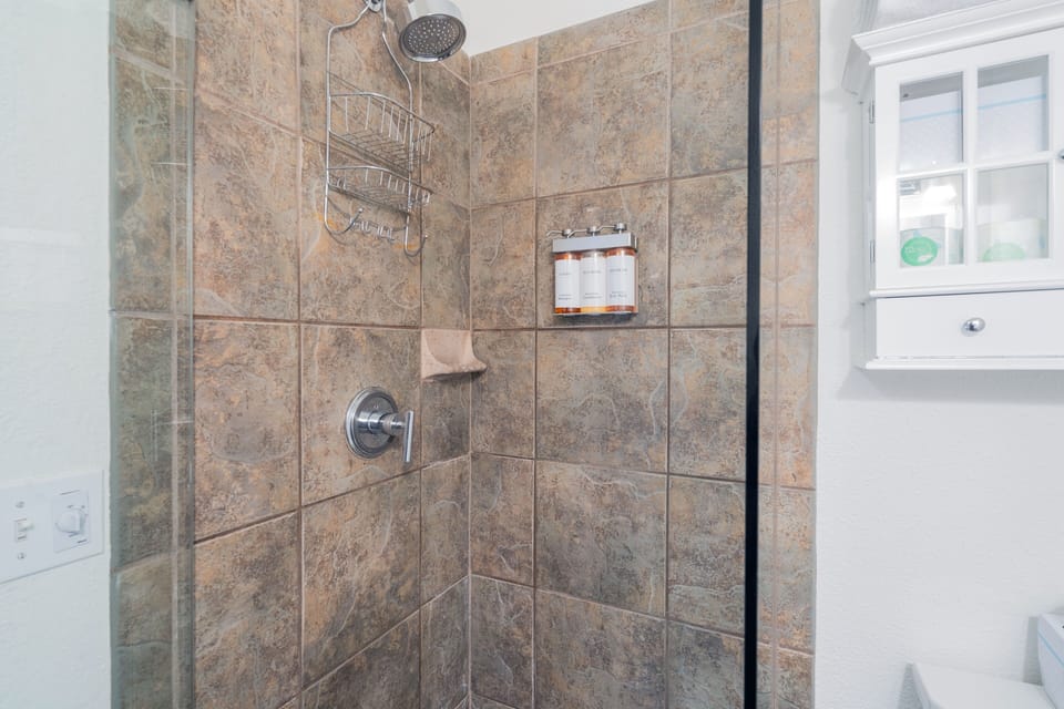 Studio | Bathroom | Towels, shampoo