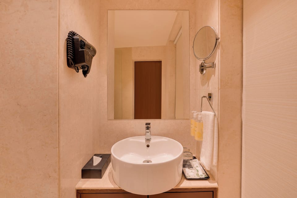 Shower, free toiletries, slippers, towels