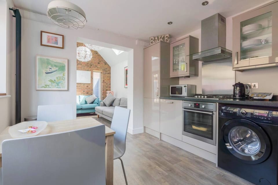 Open plan kitchen diner