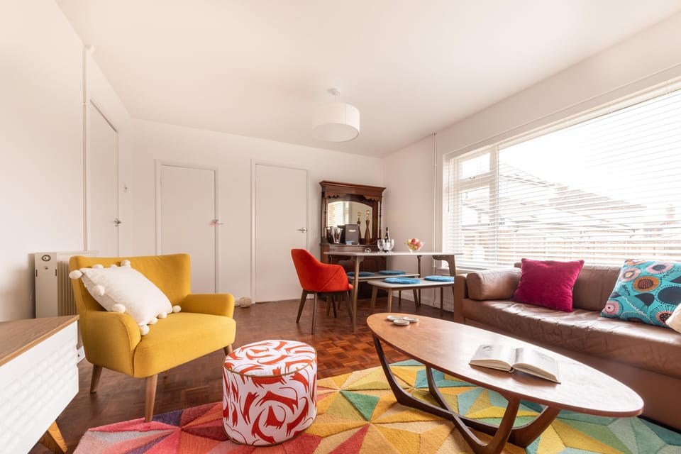 Living room/dining area