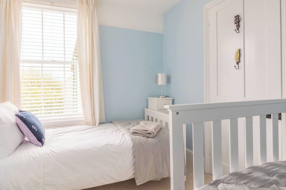 Twin bedroom