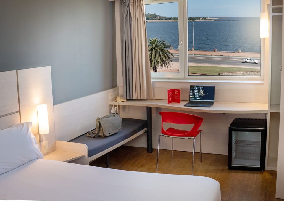 Standard Room, 1 Double Bed | Minibar, in-room safe, desk, laptop workspace