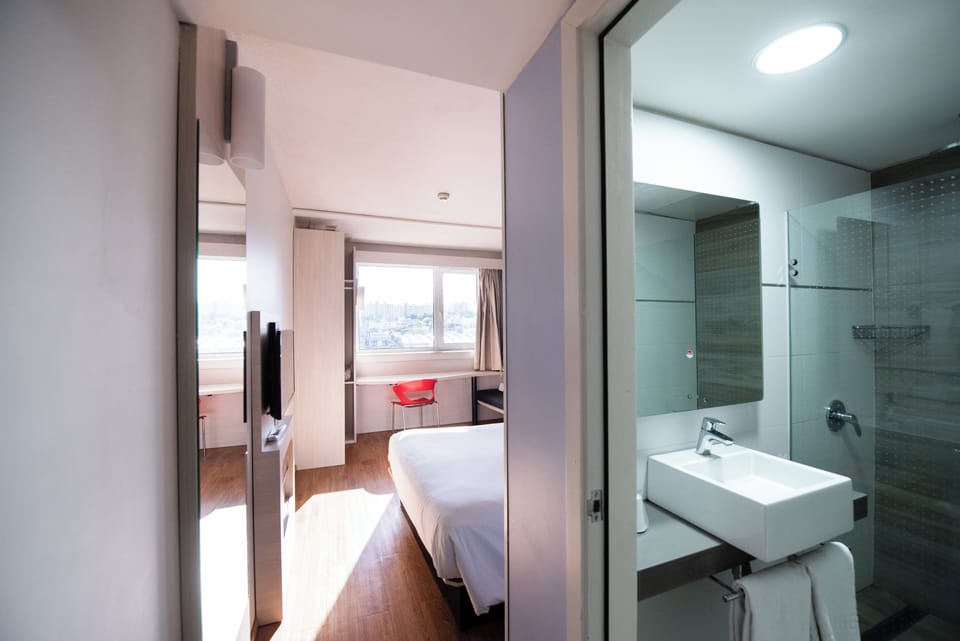 Standard Room, 1 Double Bed | Minibar, in-room safe, desk, laptop workspace