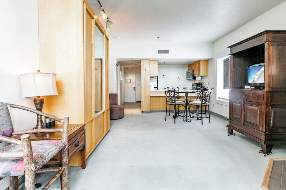 Studio with Murphy Bed & Sleeper Sofa