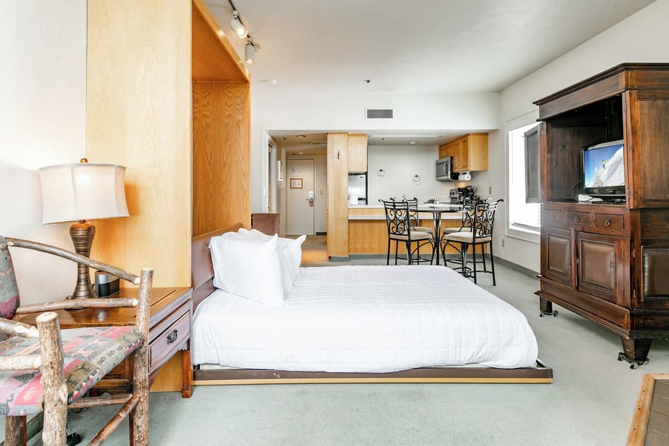 Studio with Murphy Bed & Sleeper Sofa