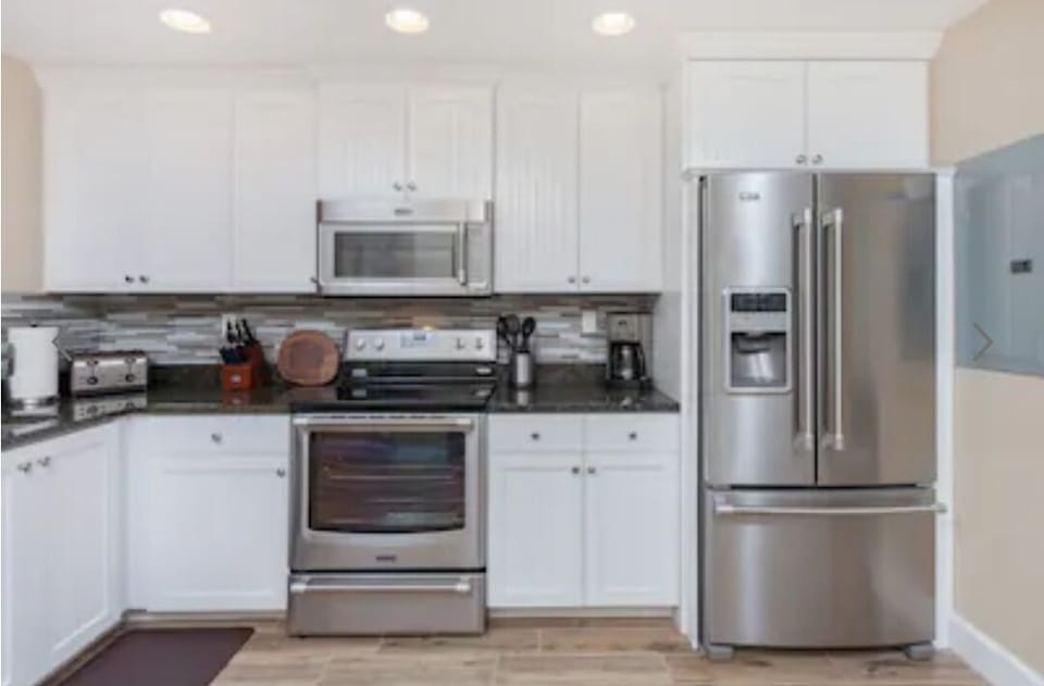 Fully Equipped Kitchen with Stainless Steel Appliances