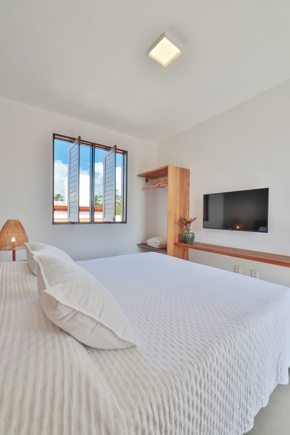 Premium bedding, WiFi (free), individually decorated