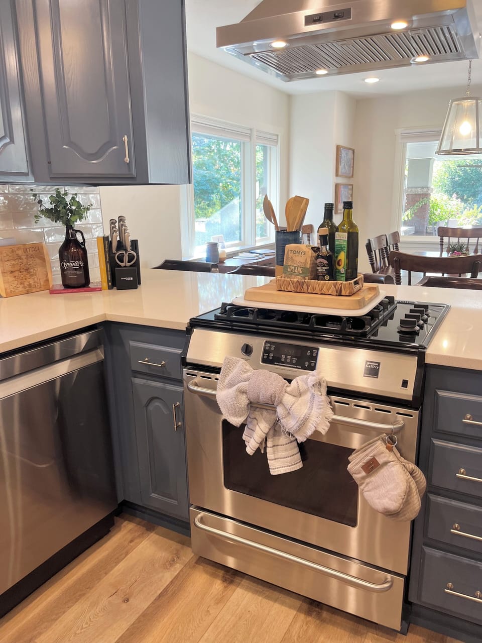 Kitchen, gas stove