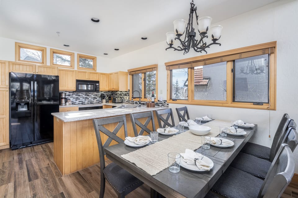 Townhome, 3 Bedrooms | Dining