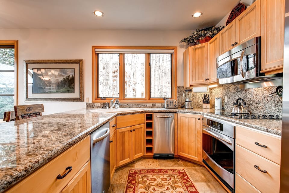 Townhome, 3 Bedrooms | Private kitchen