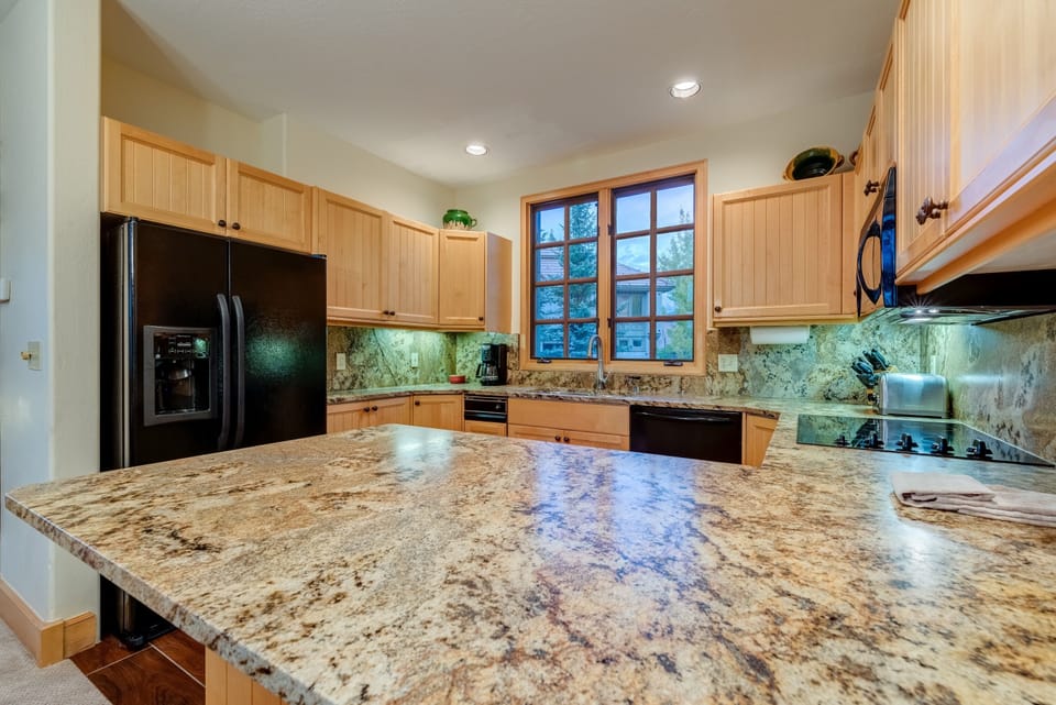 Townhome, 3 Bedrooms | Private kitchen
