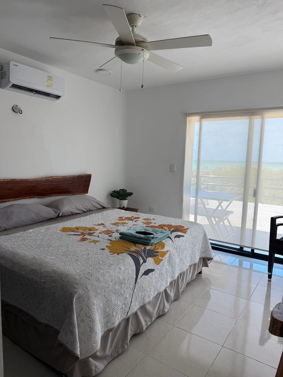 4 bedrooms, WiFi (free), bed sheets