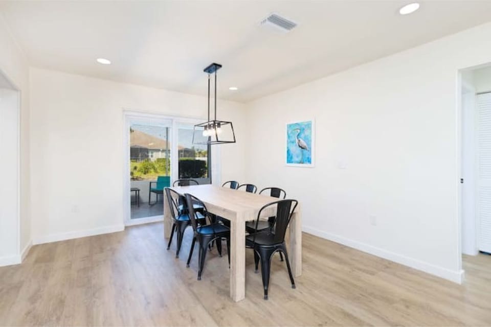 Dining Room with Seating for 8