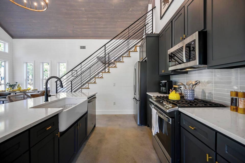 Modern kitchen with everything you need to make amazing meals