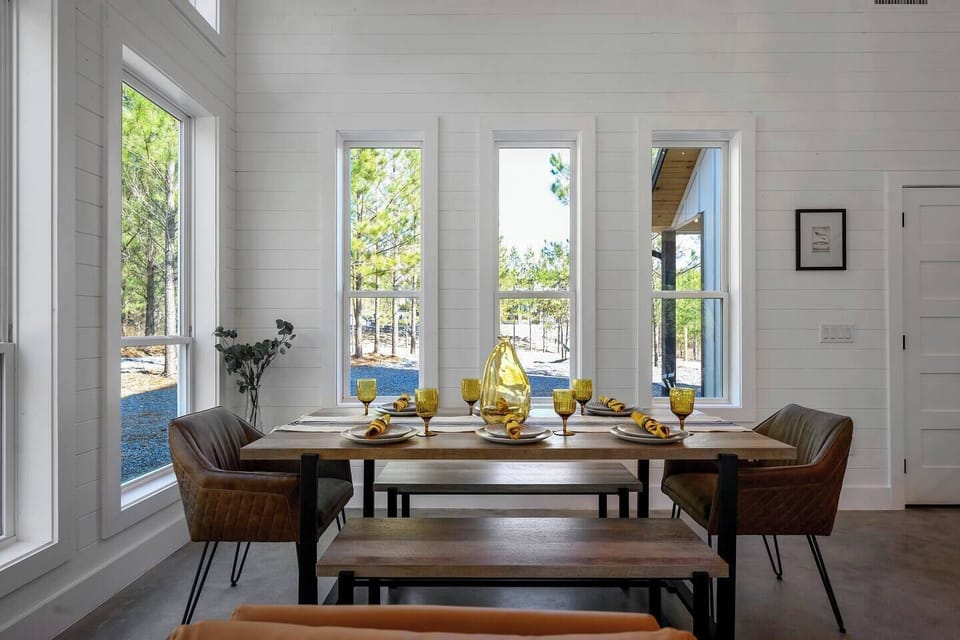 Dining table with room for 6-8 people