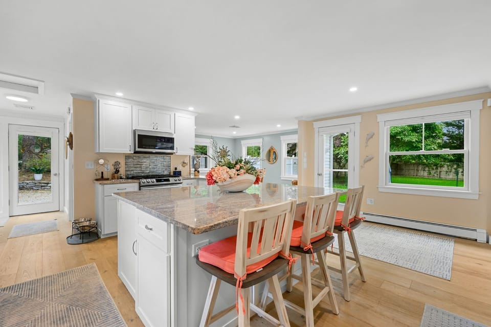 Large island with seating for 3