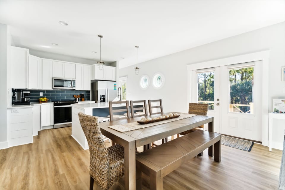 Dining Room with plenty of seating to enjoy all of your beach meals