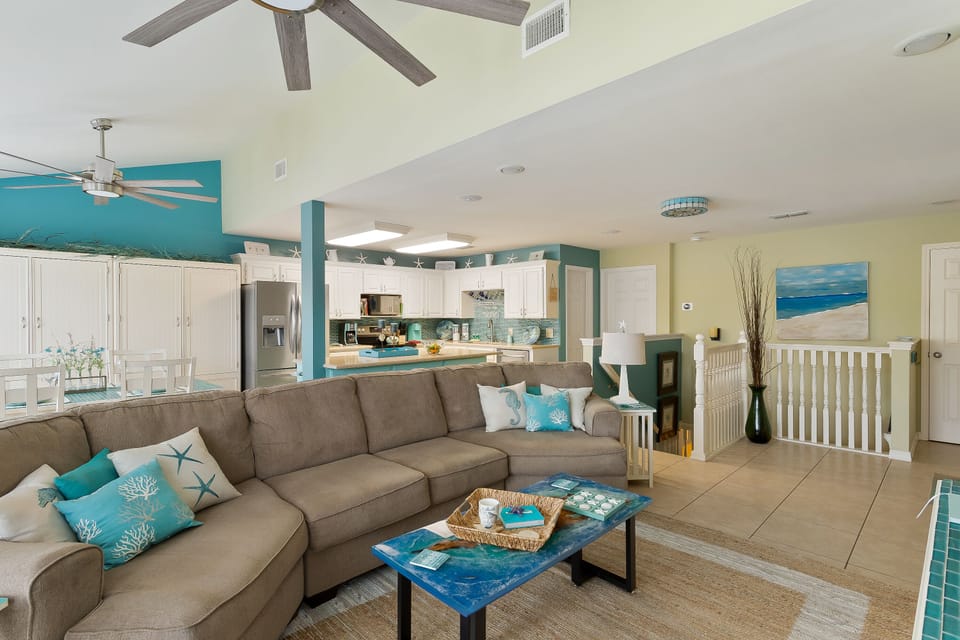 Spacious 2nd Floor Living Area