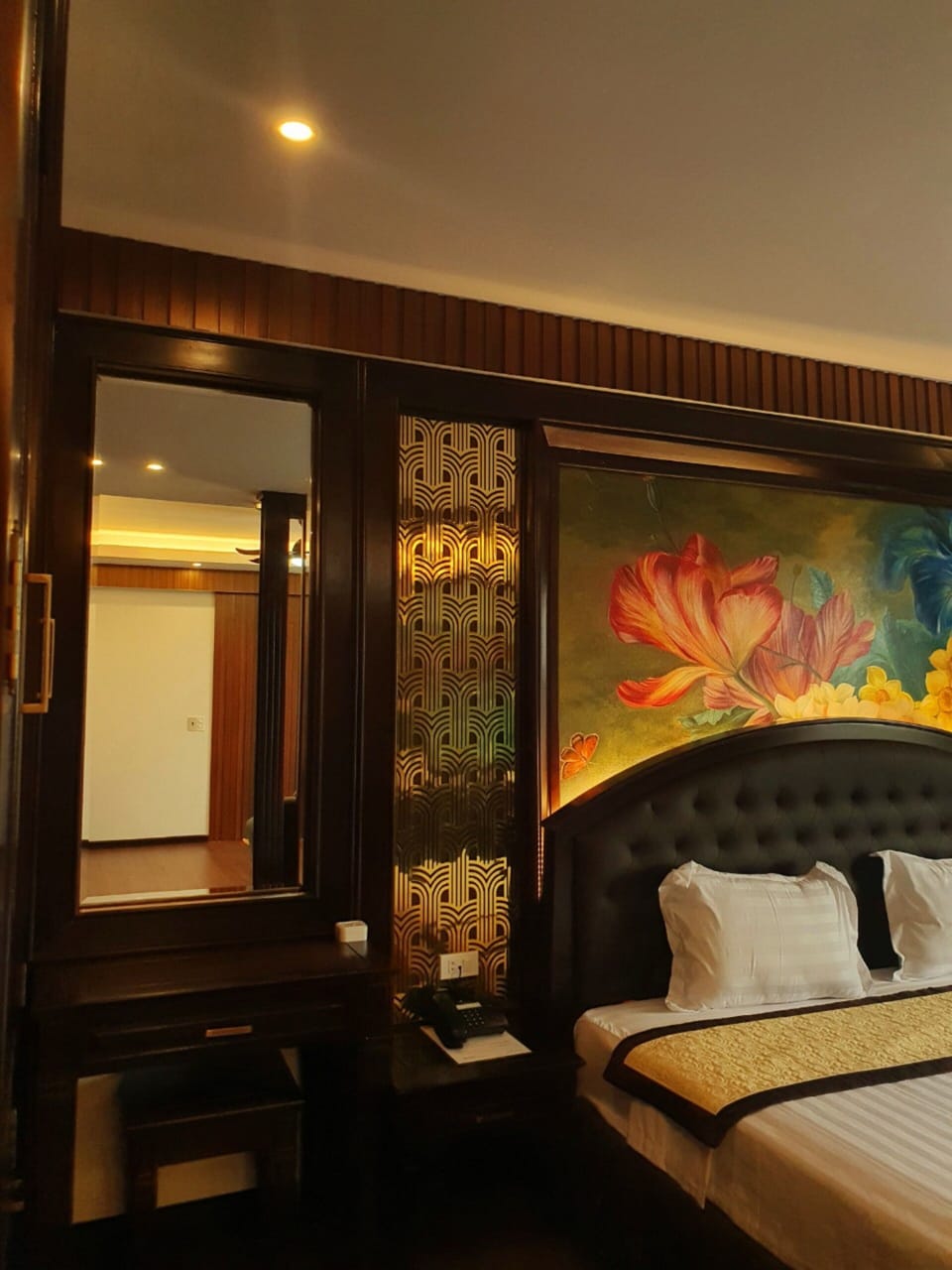 Executive Room | Desk, free WiFi, bed sheets