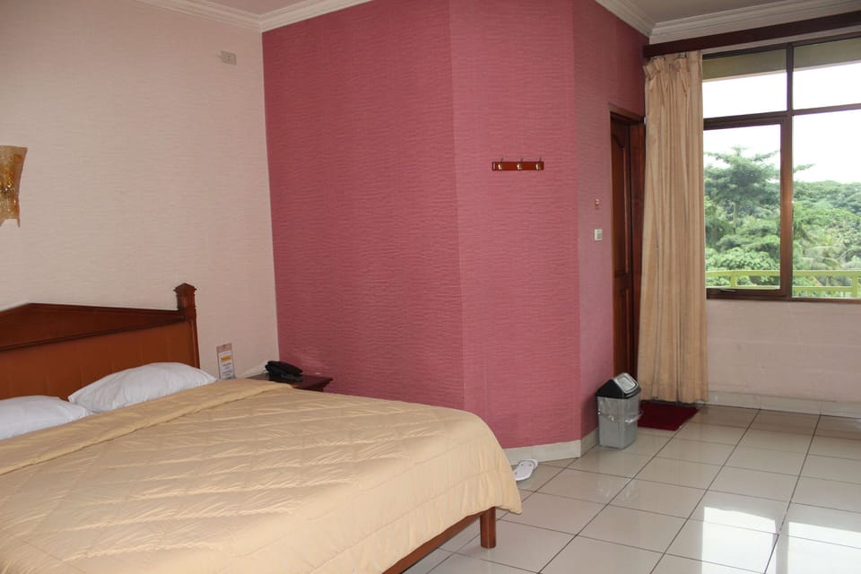 Deluxe Single Room | Free WiFi, bed sheets