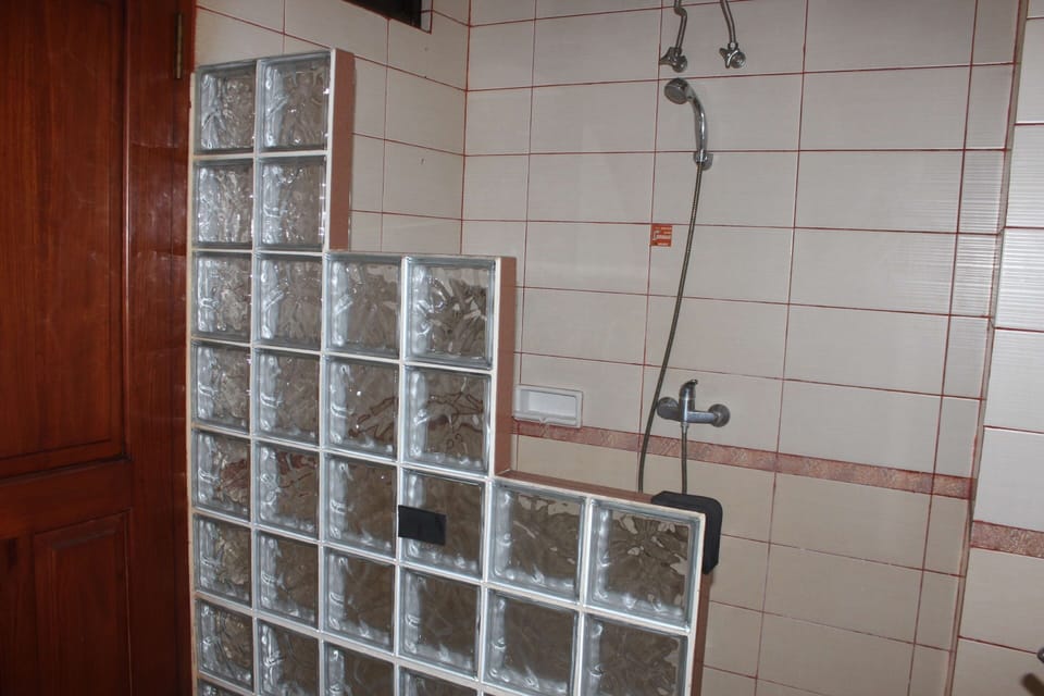 Deluxe Single Room | Free WiFi, bed sheets