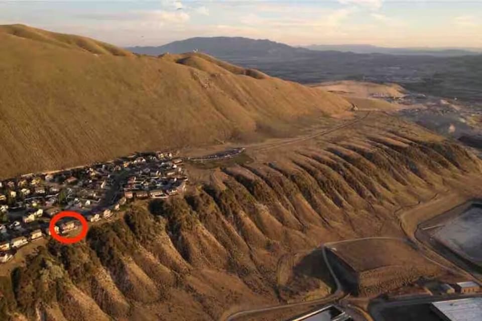 14 doors down from a world-famous paragliding destination called Flight Park