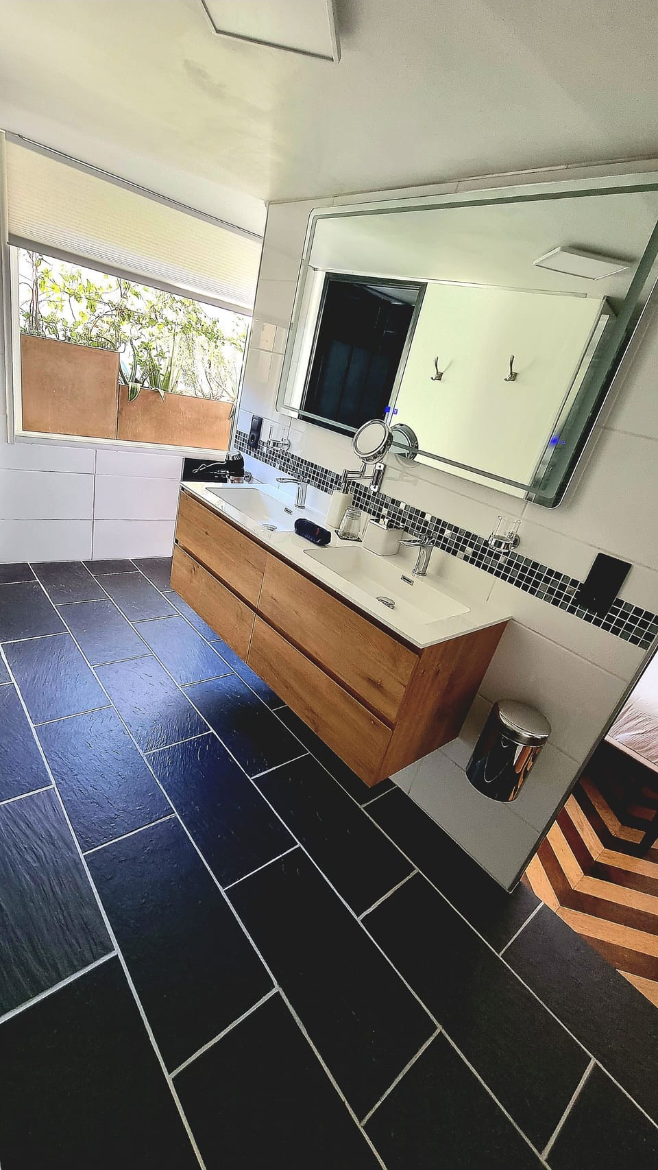 Superior Room | Bathroom | Shower, hair dryer, slippers, towels