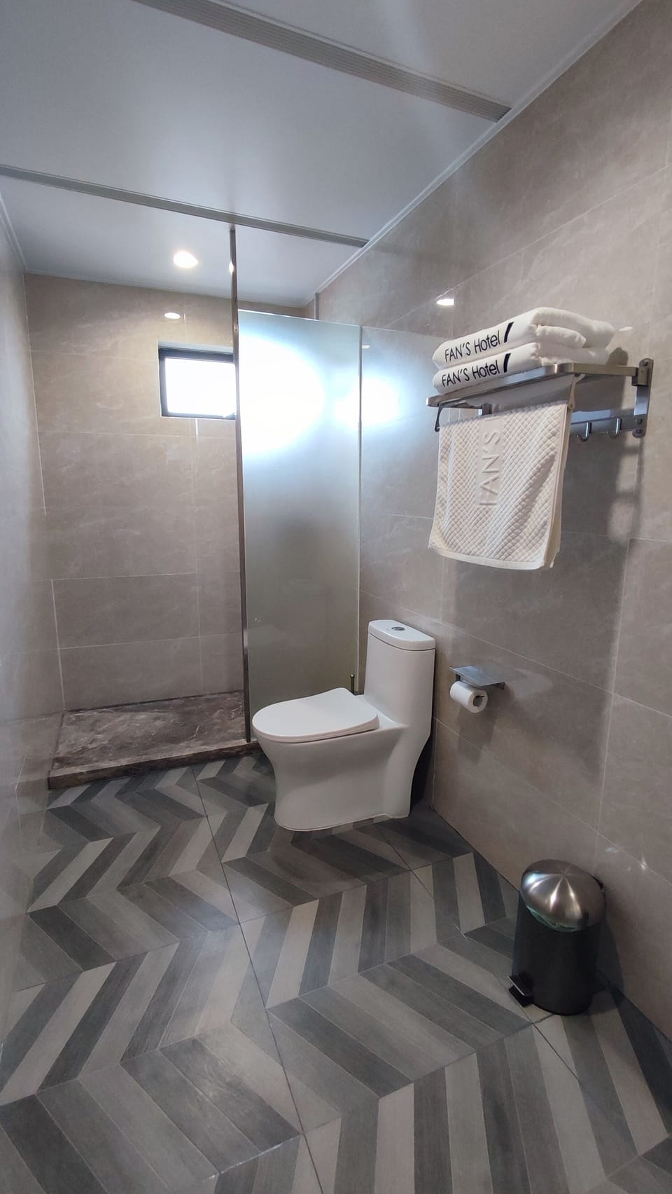 Deluxe Double Room, 1 Bedroom, Non Smoking, City View | Bathroom | Shower, rainfall showerhead, free toiletries, hair dryer