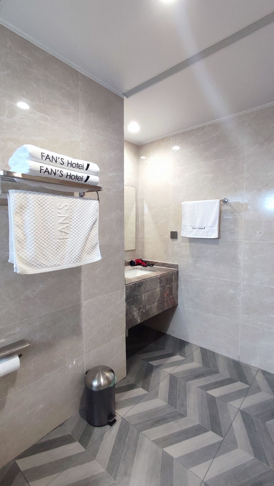 Family Room, Multiple Beds, City View | Bathroom | Shower, rainfall showerhead, free toiletries, hair dryer