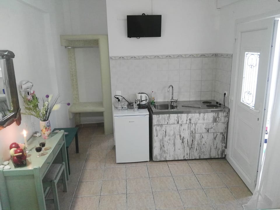 Standard Double Room (Sykia) | In-room dining