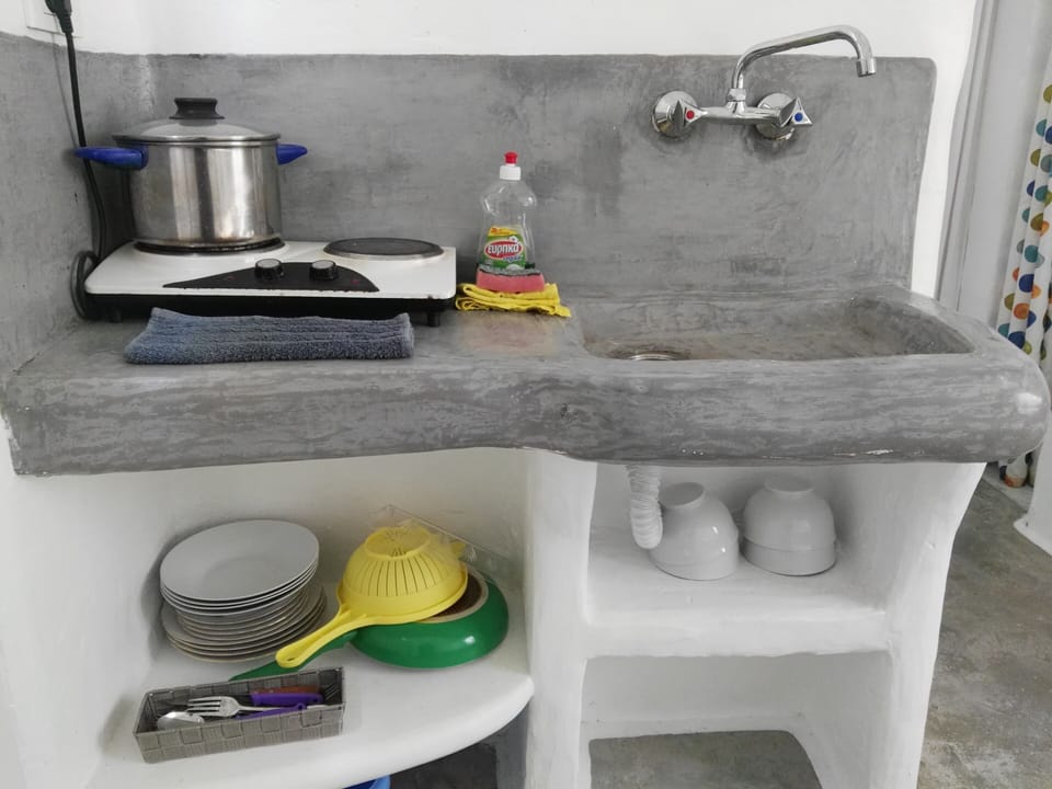 Traditional Quadruple Room (Cave) | Private kitchenette | Fridge