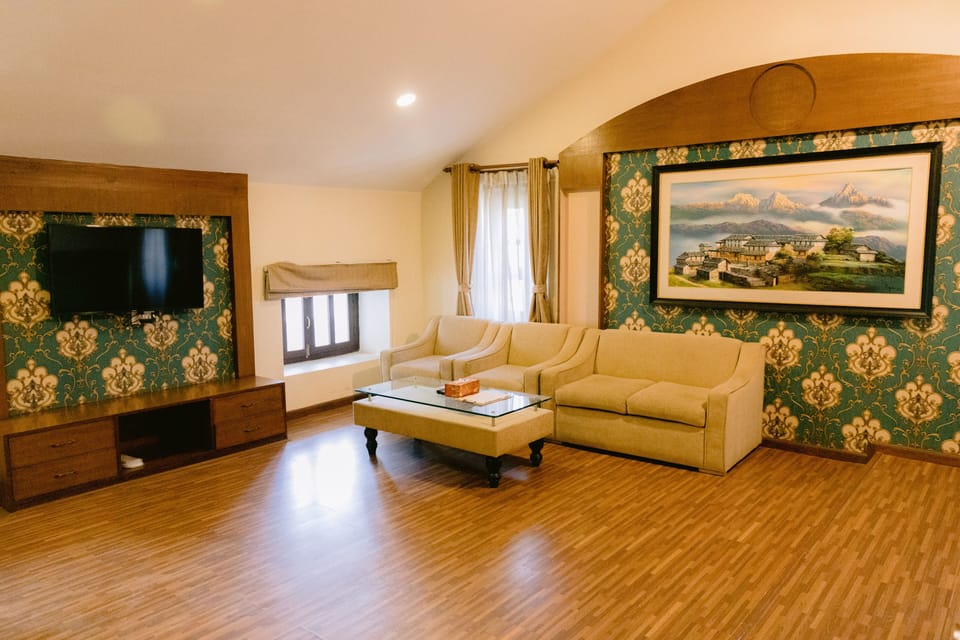 Studio Suite | Living area | LED TV, heated floors