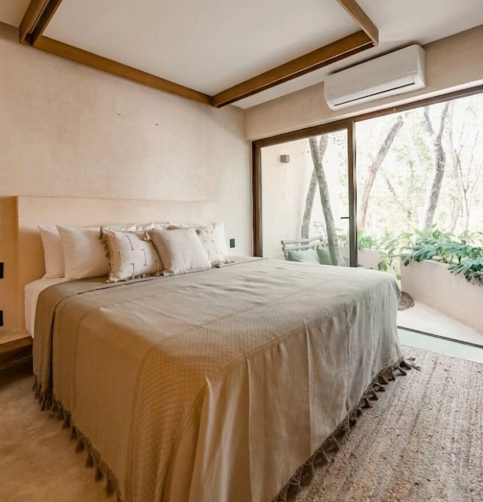 Premium bedding, minibar, in-room safe, laptop workspace