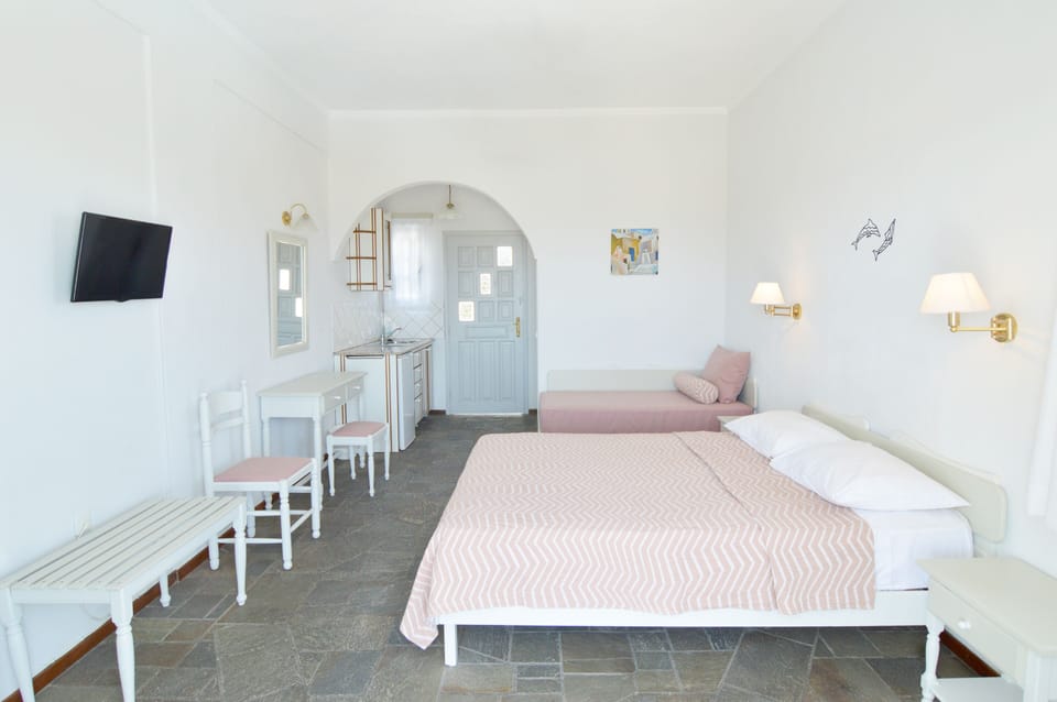 Executive Double Room | Desk, soundproofing, free WiFi, bed sheets