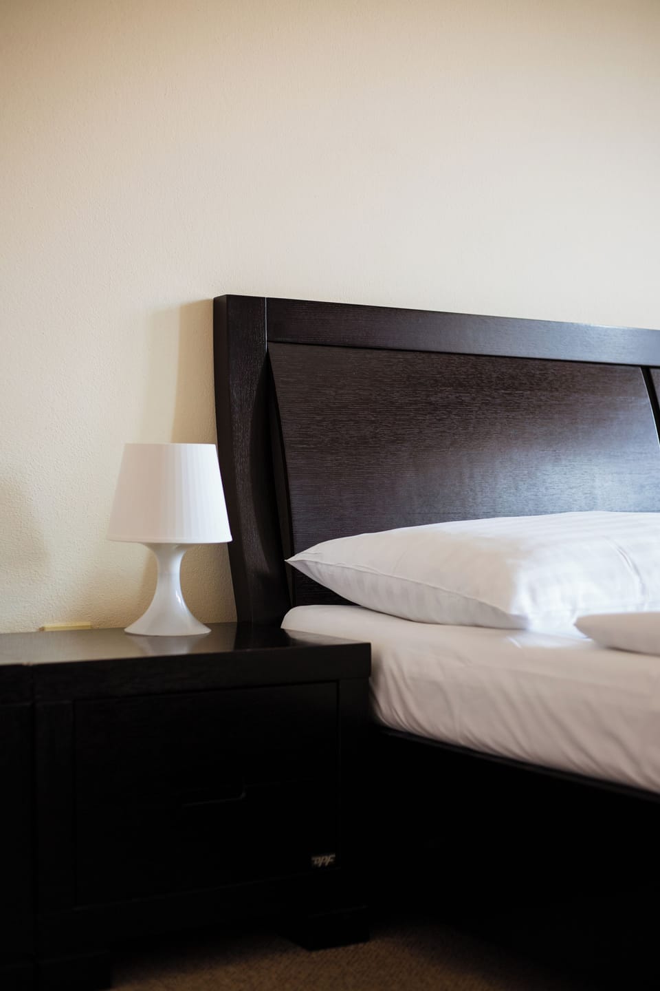 Desk, laptop workspace, free WiFi, bed sheets
