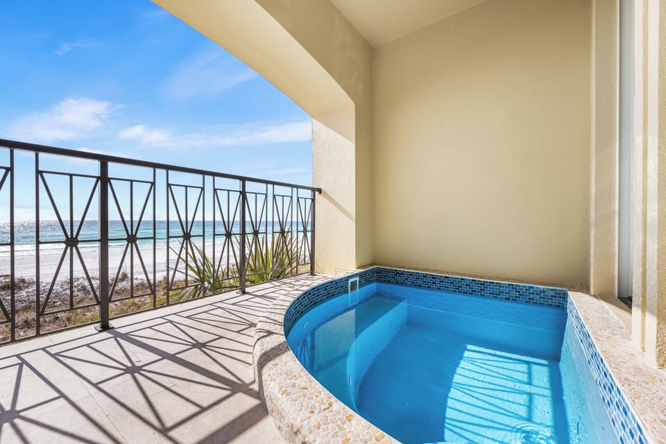 Private Splash Pool on the Beach!