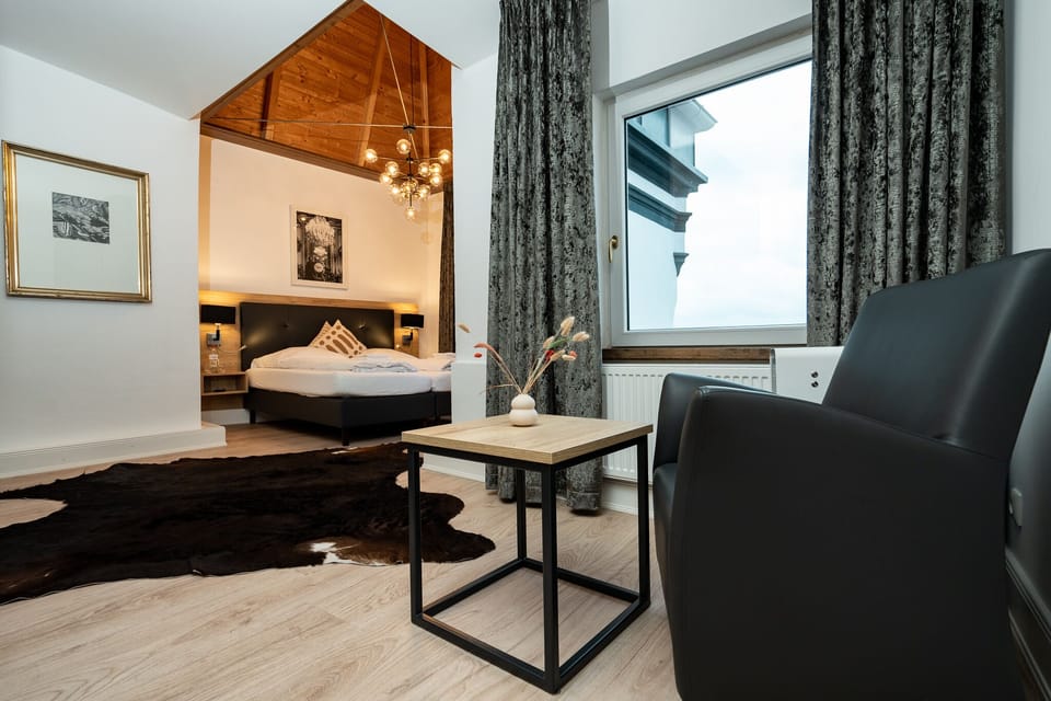 Deluxe Studio Suite | Free WiFi, bed sheets