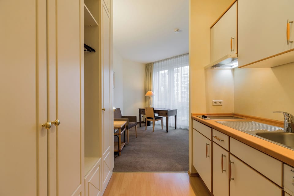 Standard Studio | Private kitchen | Fridge, microwave, stovetop, espresso maker