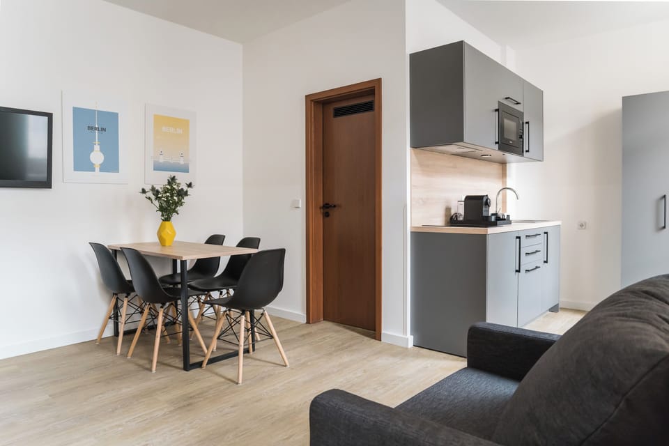Family Studio Suite | Desk, free WiFi, bed sheets