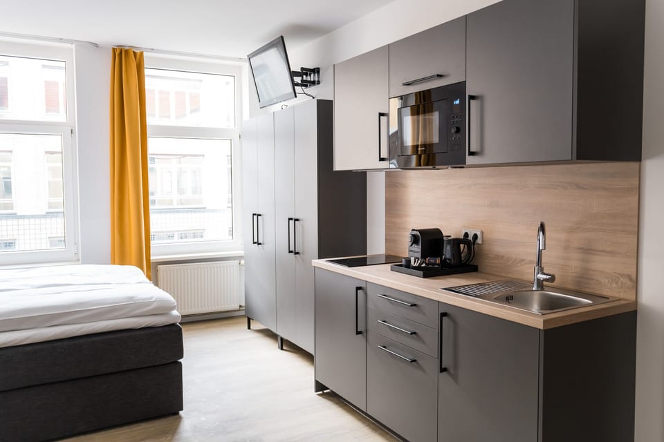 Standard Studio | Desk, free WiFi, bed sheets