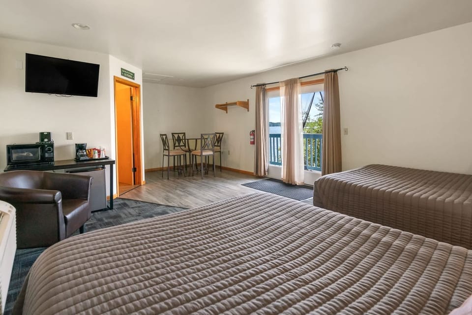 Spacious room-  BOTH beds are in the same room- NO separate bedrooms
