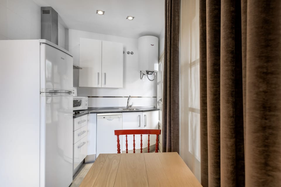 Standard Apartment, 1 Bedroom, Annex Building | Private kitchenette