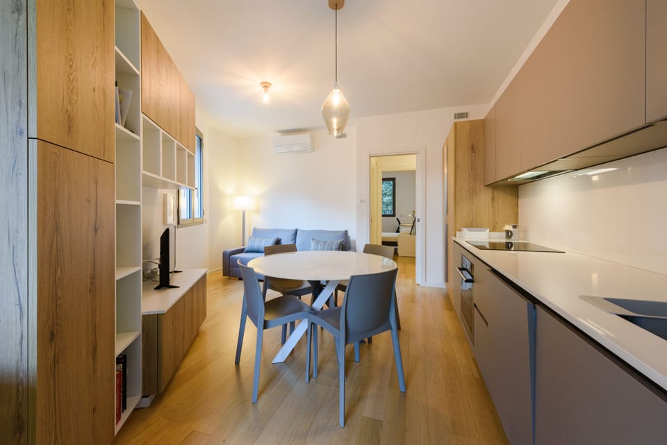 City Apartment | Private kitchen | Fridge, oven, stovetop, dishwasher