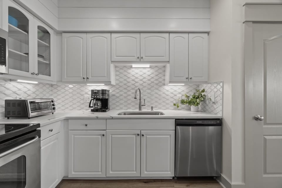 Condo | Private kitchen | Full-size fridge, microwave, oven, stovetop